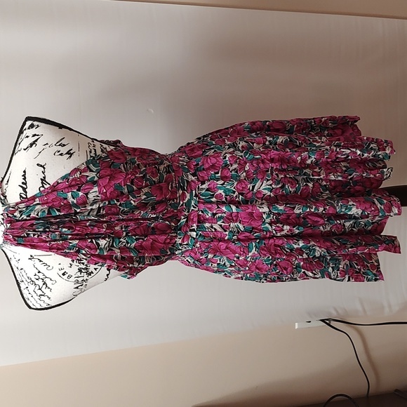 Ditsy Floral Halter Ruffles Above Knee Dress - Picture 4 of 5